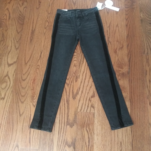 Joe's Jeans Other - Joe's Jeans The Twisted Jean Mid Rise Skinny